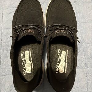 Skechers Hand Free Slip-Ins
Air Cooled Memory Foam 
Go Walk Joy